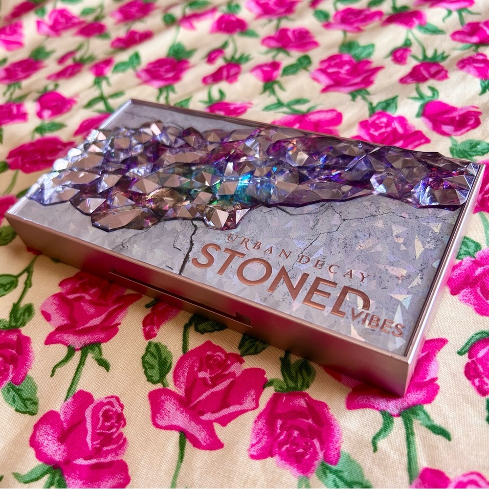 Urban Decay Stoned Vibes Eyeshadow Palette - Purple and Silver